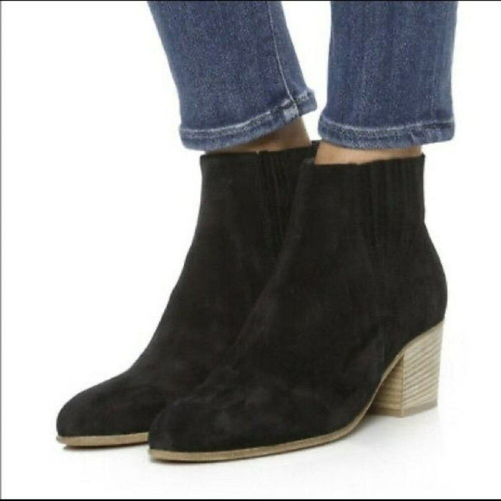 Vince Women's Suede Ankle Booties Chunky Heel Round Toe Black 7M Made in Italy